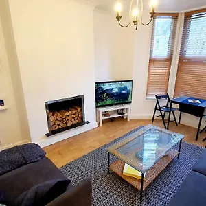  Apartment Lovely 2 Bedroom Period Garden Flat. United Kingdom